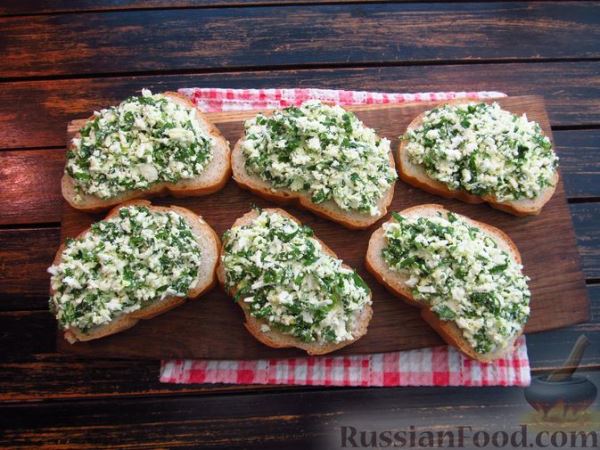 Бутерброды с творогом, яйцами и зеленью