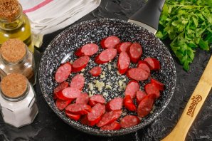 Макароны с охотничьими колбасками