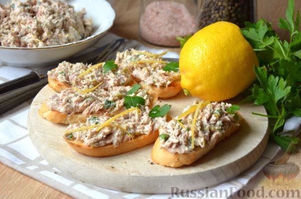 Намазка с тунцом, оливками и творожным сыром