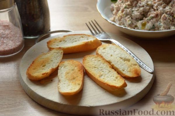 Намазка с тунцом, оливками и творожным сыром