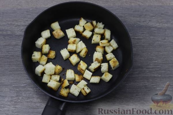 Салат из пекинской капусты с сыром, сухариками и сметанно-горчичной заправкой