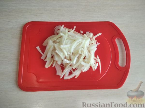 Салат из стручковой фасоли с кукурузой и сухариками