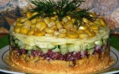 Салат «Подсолнух» с печенью трески и кукурузой