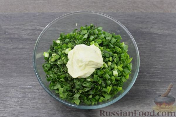 Салат с картофелем, щавелем и яйцами