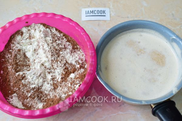 Шоколадные капкейки с вишней и кремом чиз