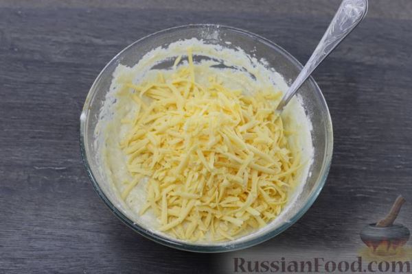 Закусочные маффины с сыром, чесноком и зеленью